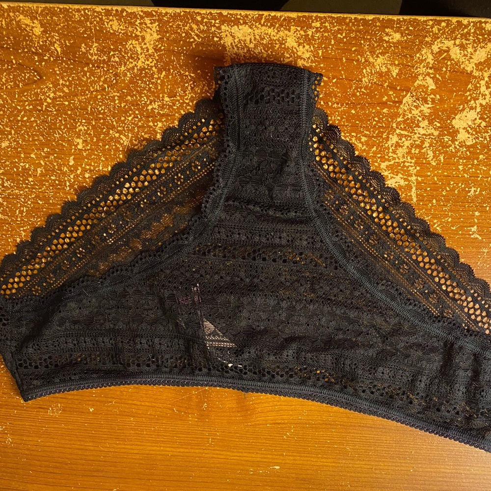 Victoria’s Secret Lace Cheekster